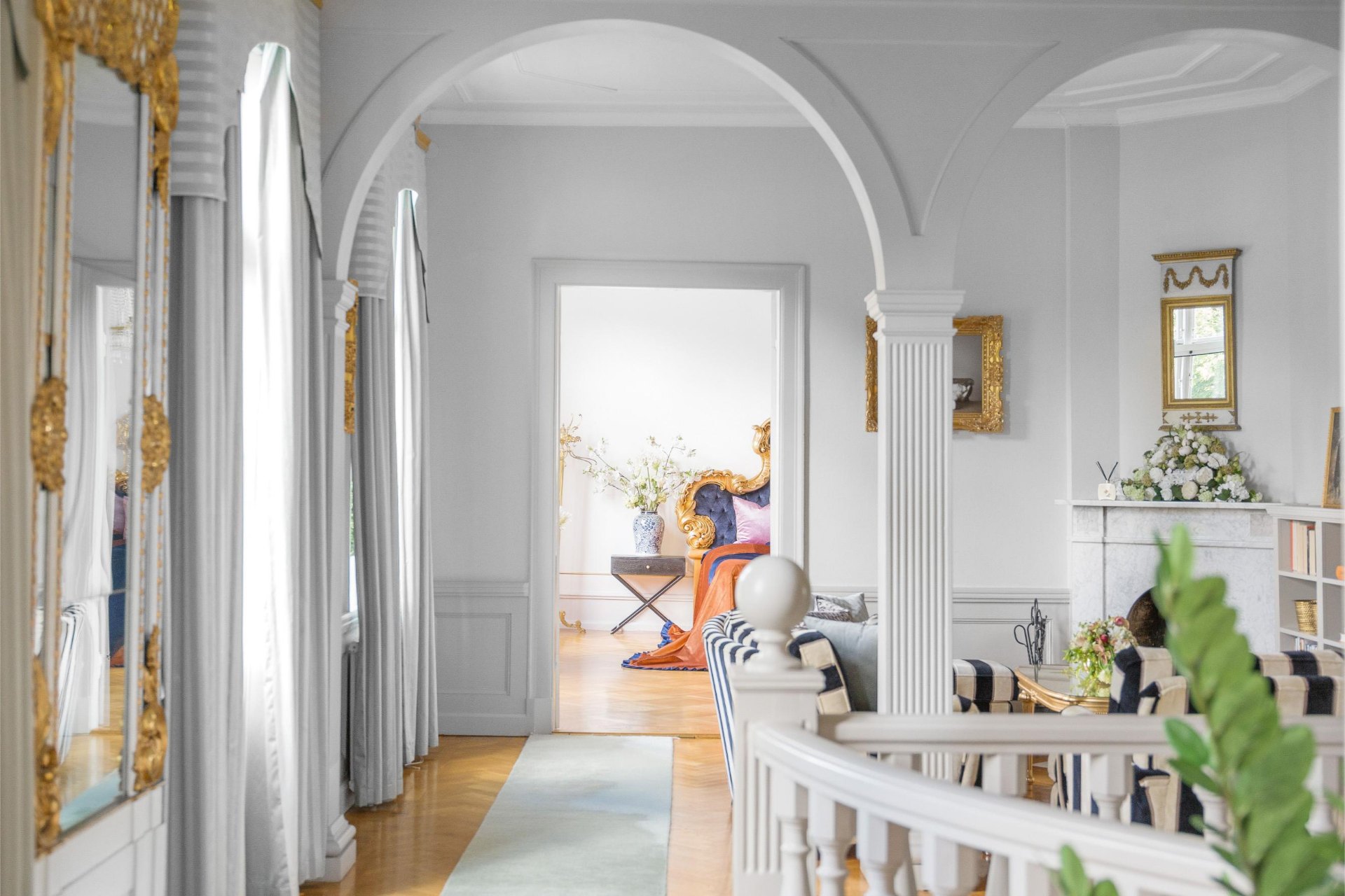 Hall med valvbågar