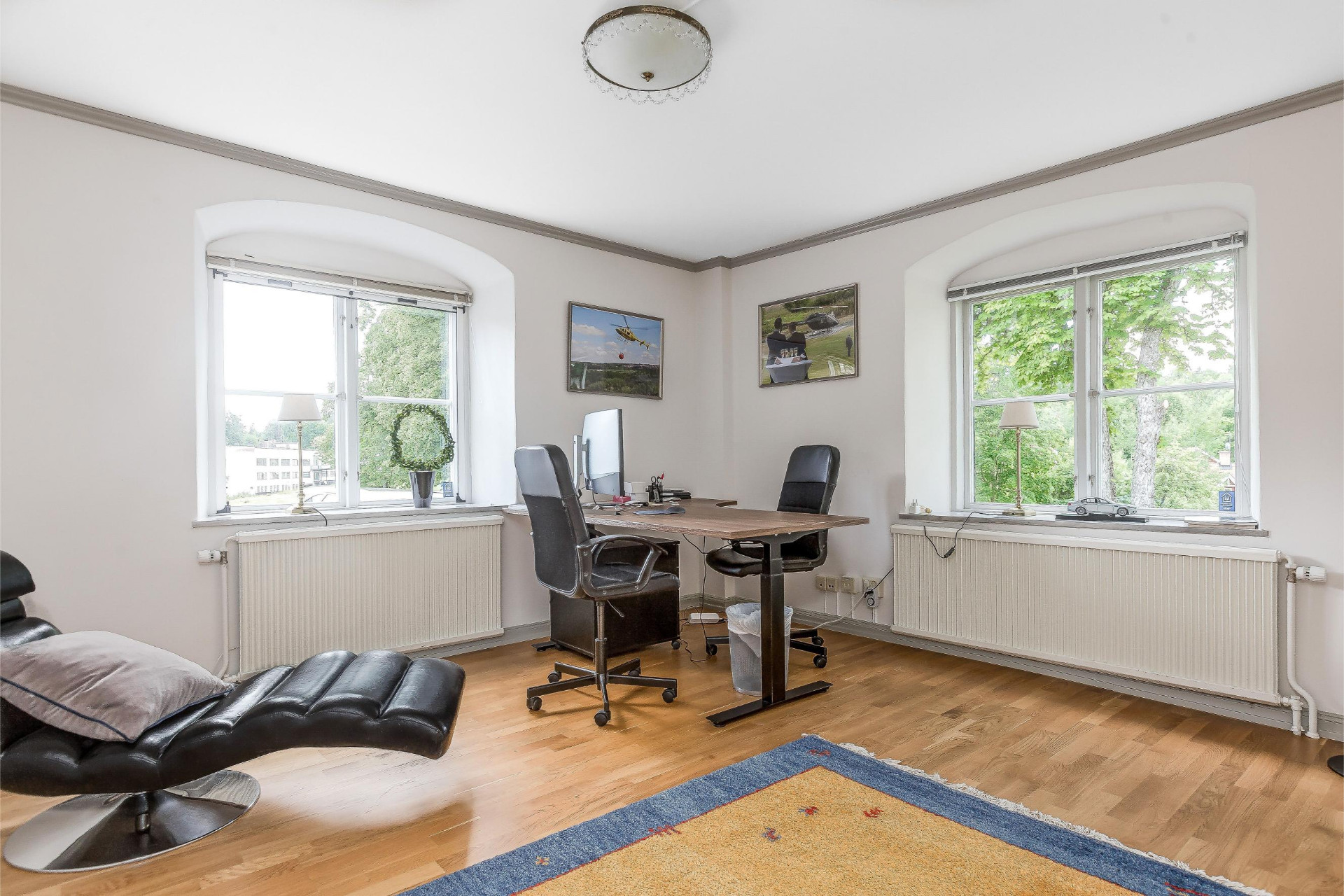 Kontor med utsikt åt två håll